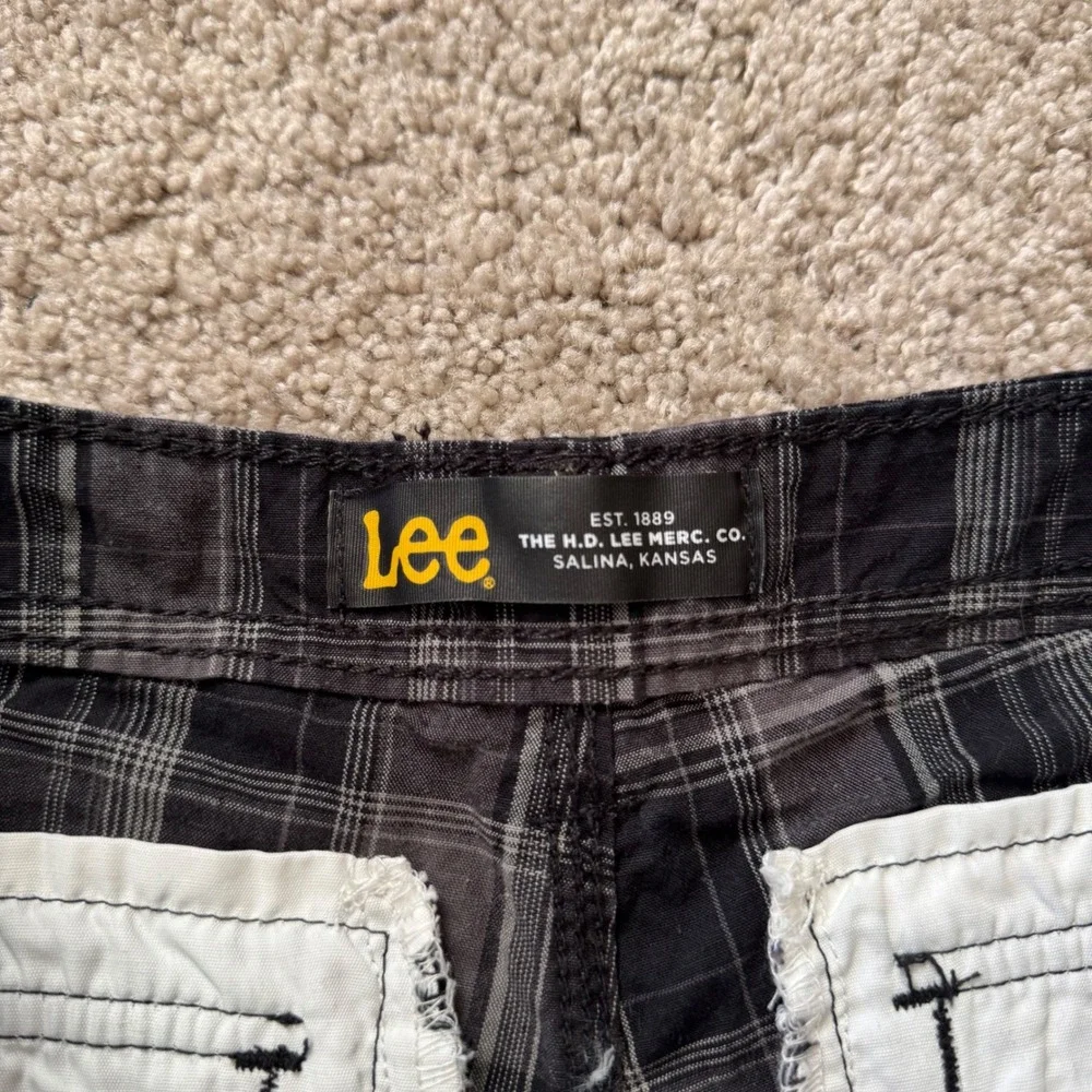men's baggy Lee dark plaid cargo shorts size 34
